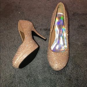 Sparkly heel / pump